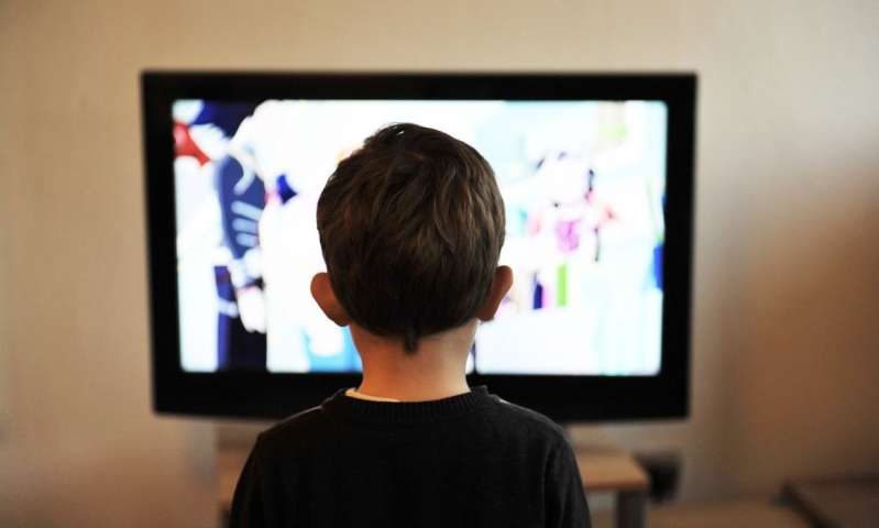 بررسی اثر رسانه ها در رشد کودک